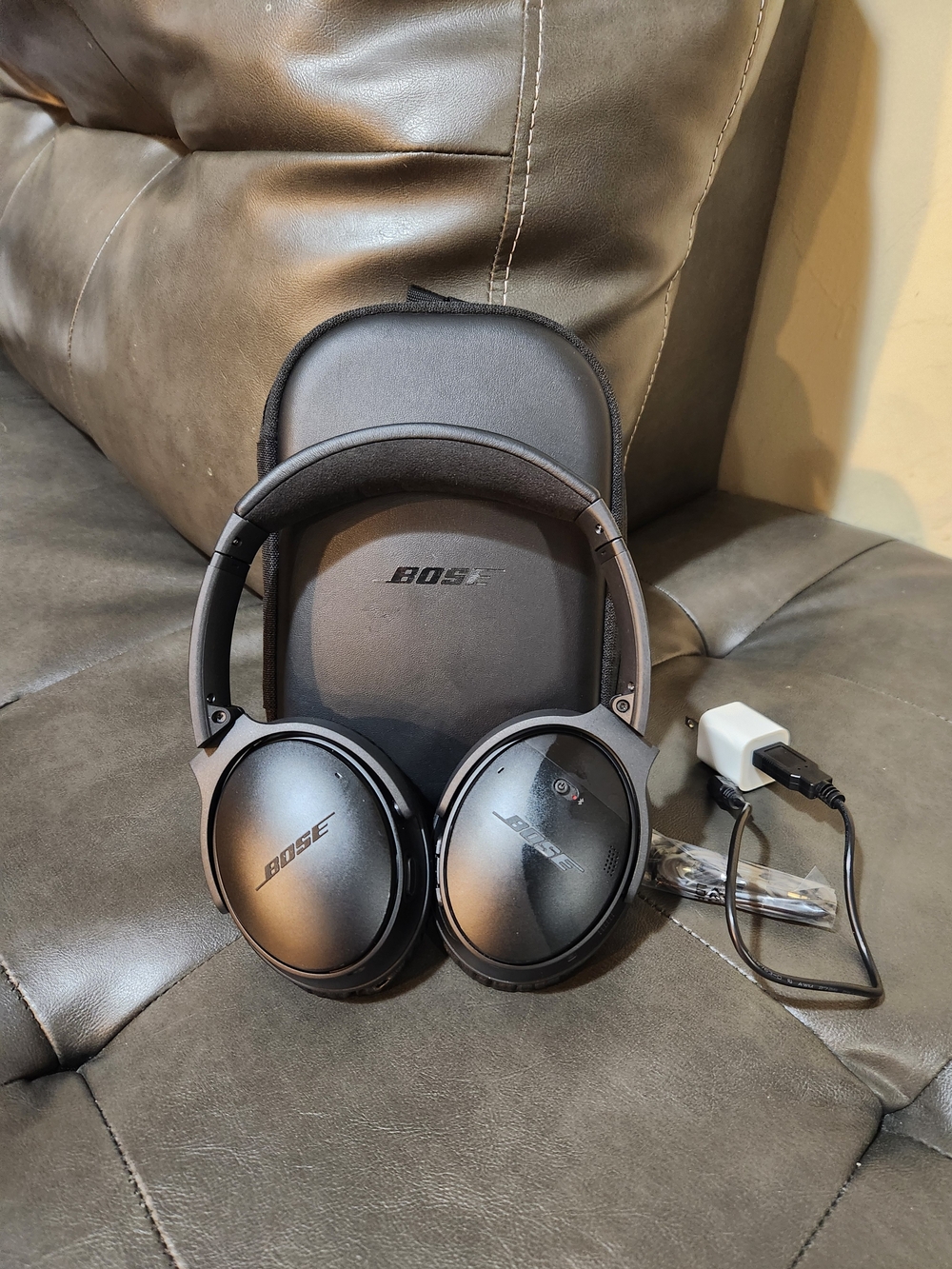 Bose Over-Ear Wireless Headphones in Black Loud!!!